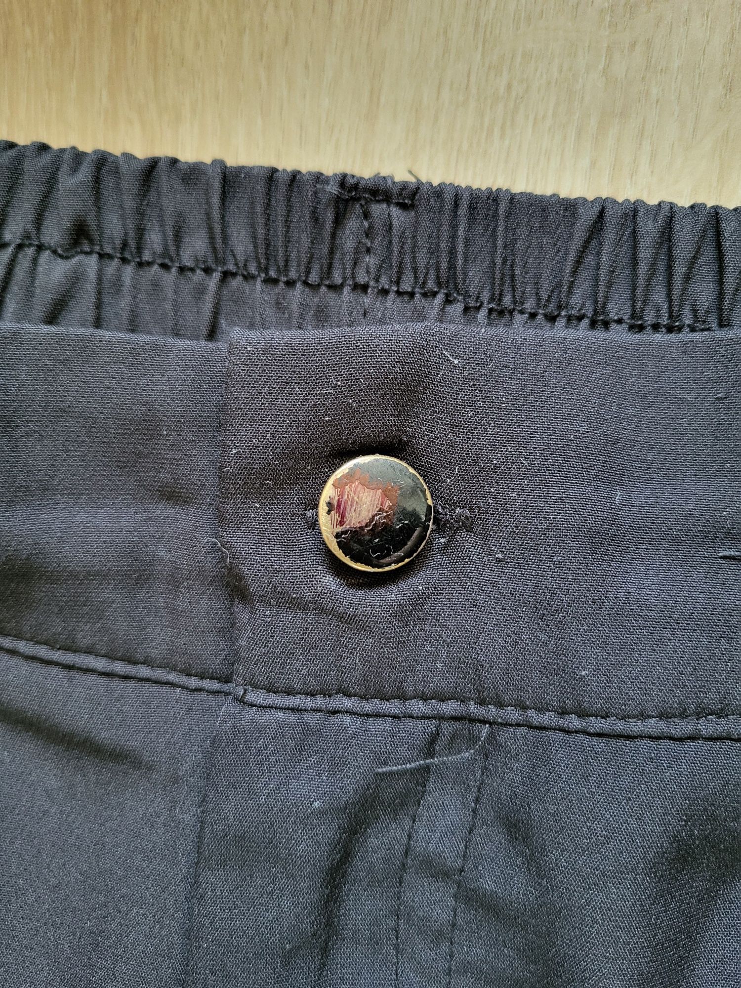 Czarne spodnie z kieszeniami rozm. XS