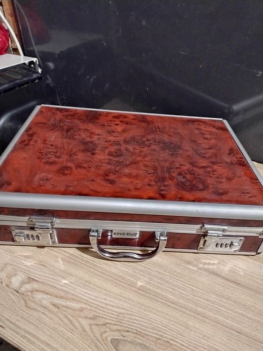 Walizka marki King Hoff lub Hoffner