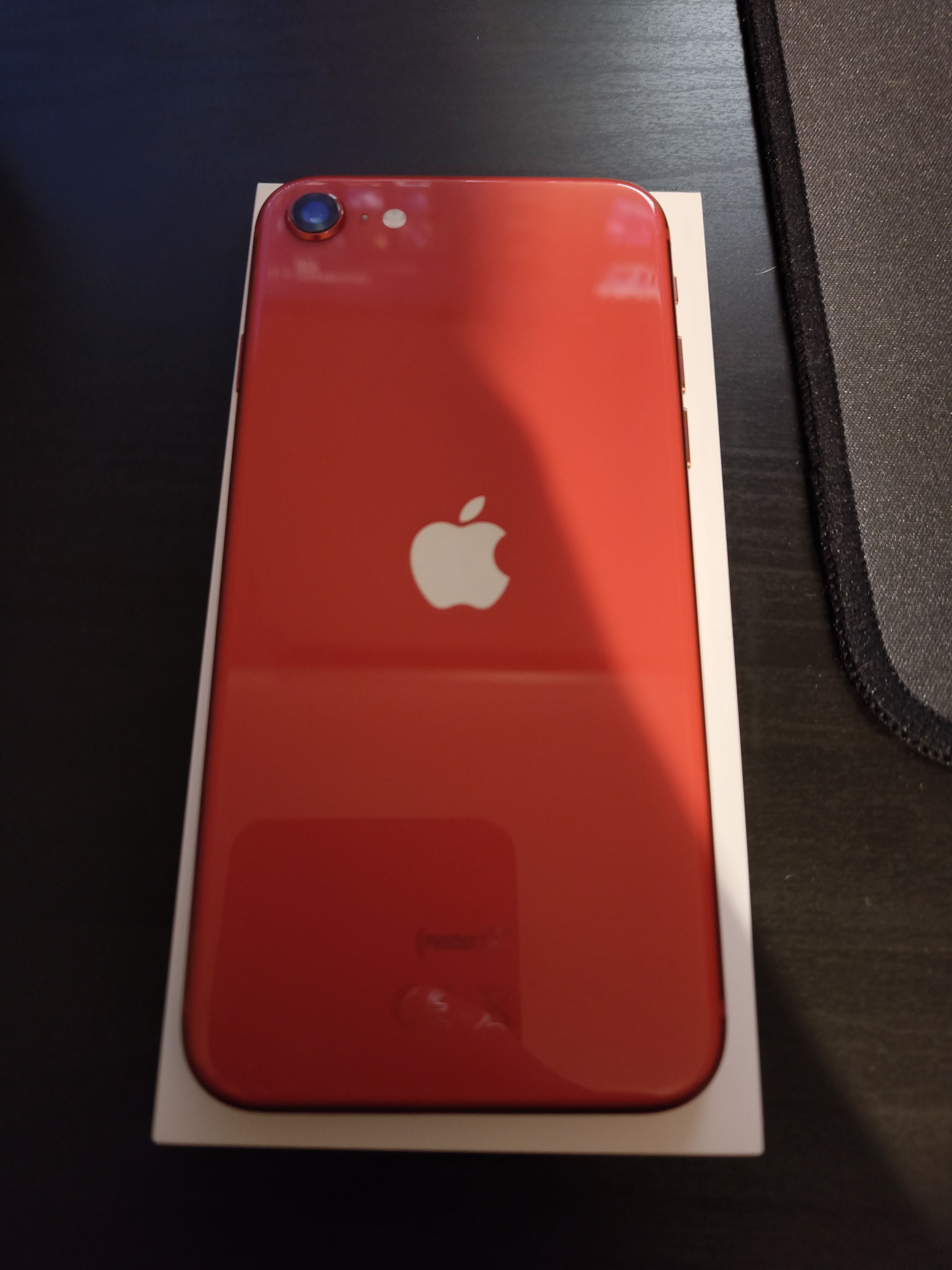 iPhone SE 2nd Gen - Product Red