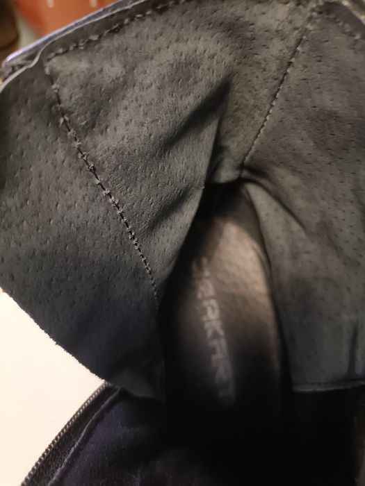 Botins preto  em pele 10€