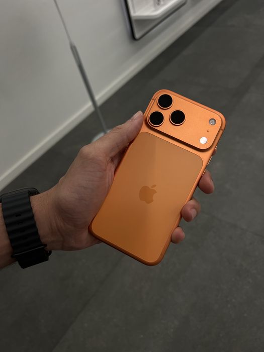 Troco IPhone 17 pro Max orange em prateado