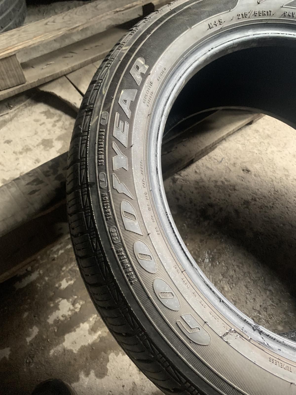 215.55.17 GoodYear 2шт БУ склад шины резина из Европы лето 55 R17