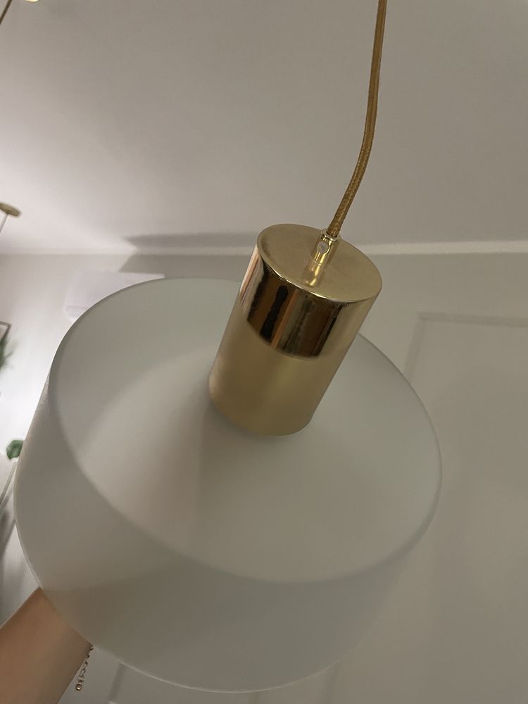 Dwie lampy wiszące nad stół szklane