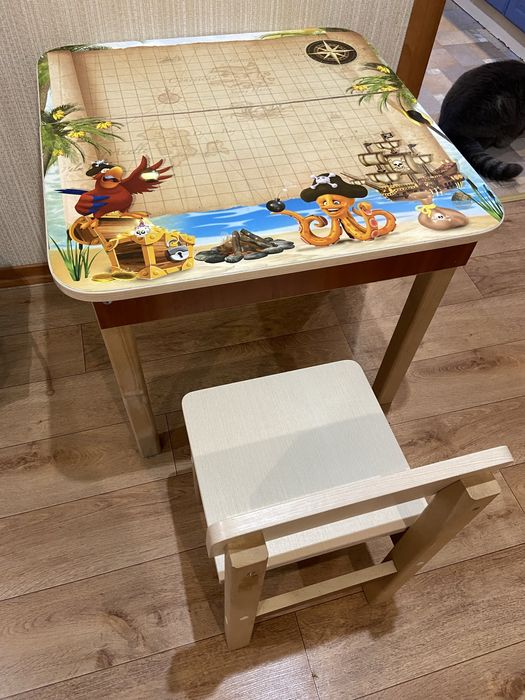 Дитячий стол із стільцем з натуральних матеріалів