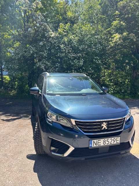 Peugot 5008 z 2017 roku