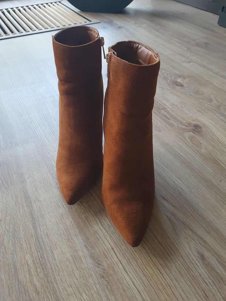 Brązowe botki Deezee