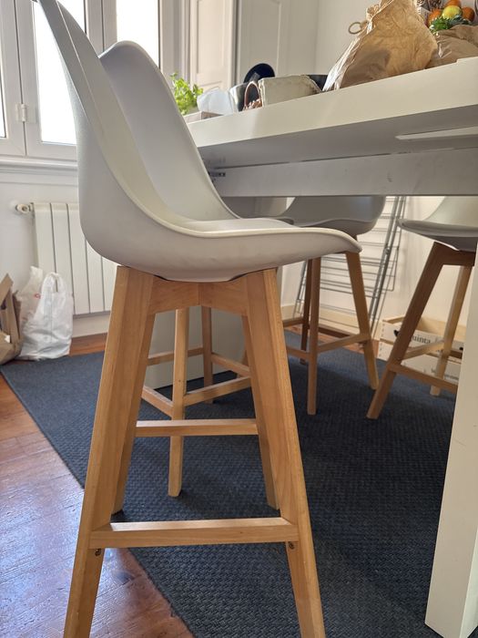 4 Cadeiras altas brancas de cozinha