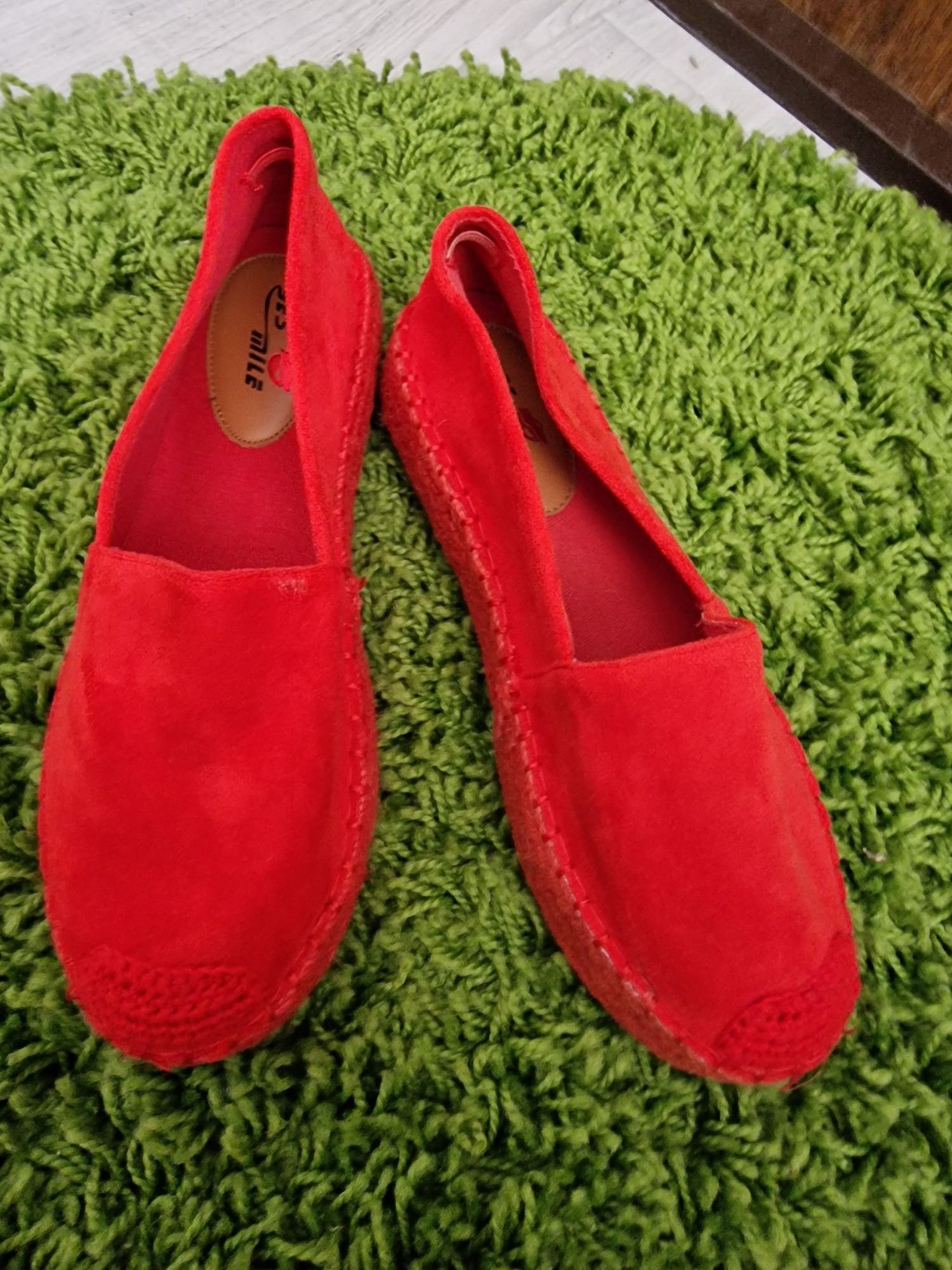 Замшеві  червоні туфельки