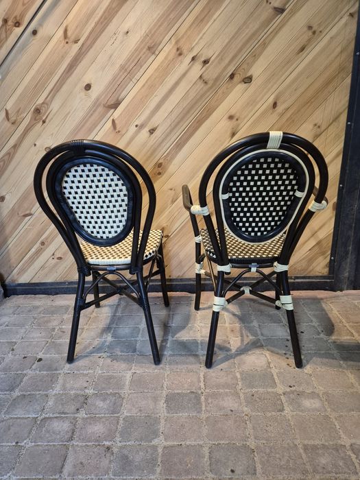 48x Stylowe krzesło rattanowe z modnej restauracji + stoliki