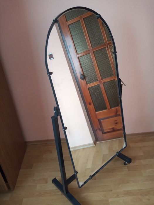 Lustro stojące regulowane