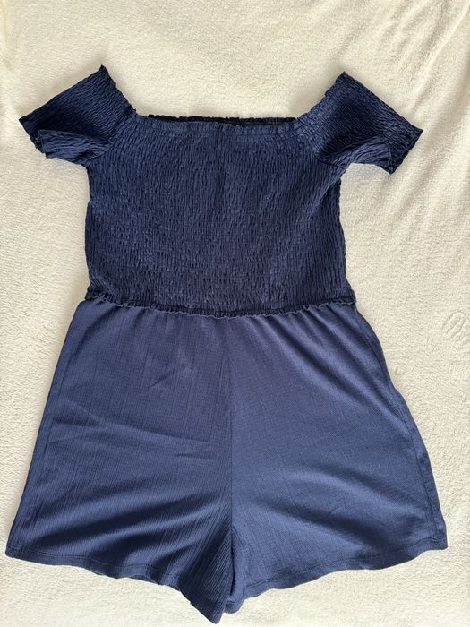 granatowy kombinezon letni