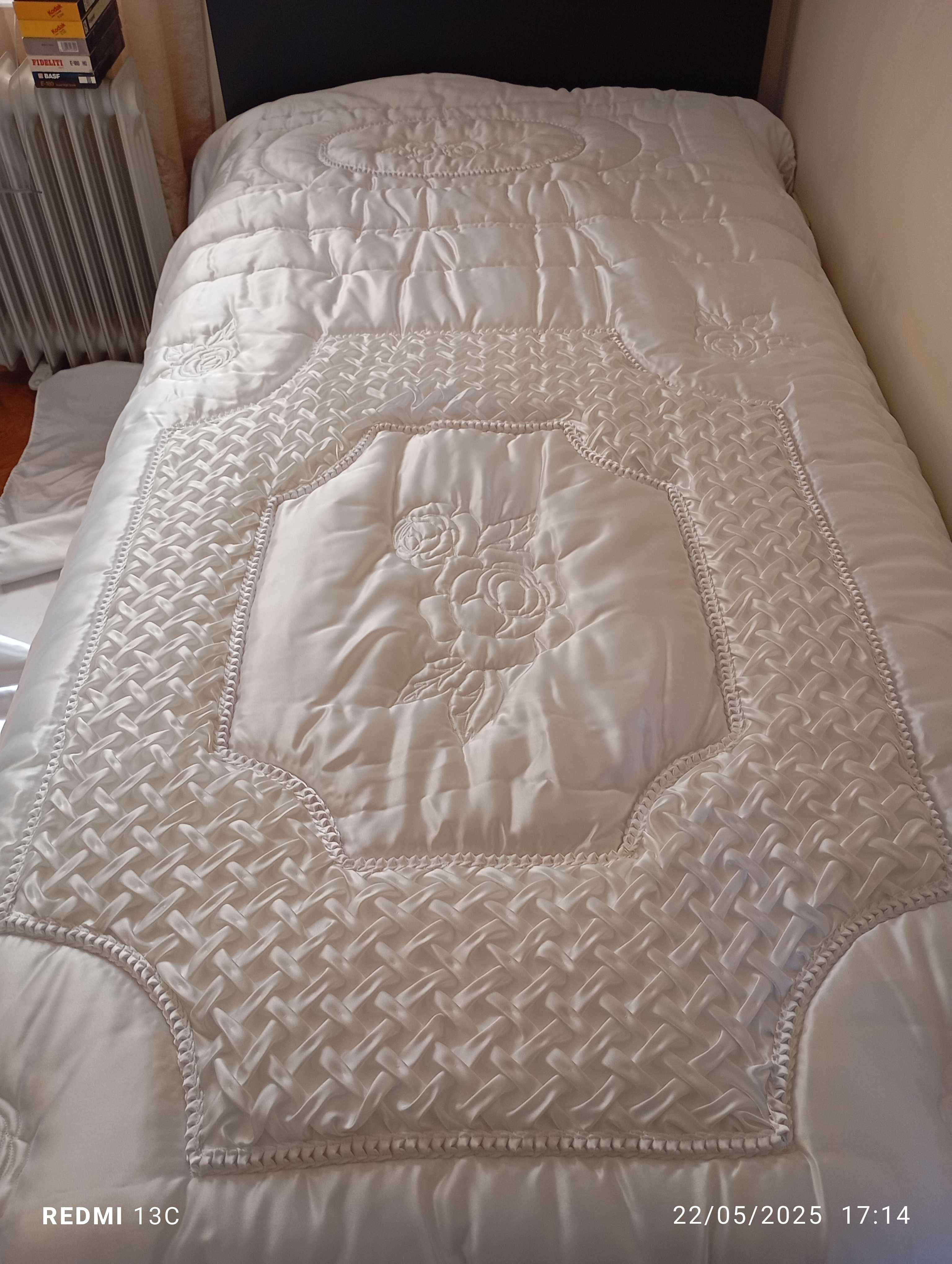 Colcha em cetim para cama de casal