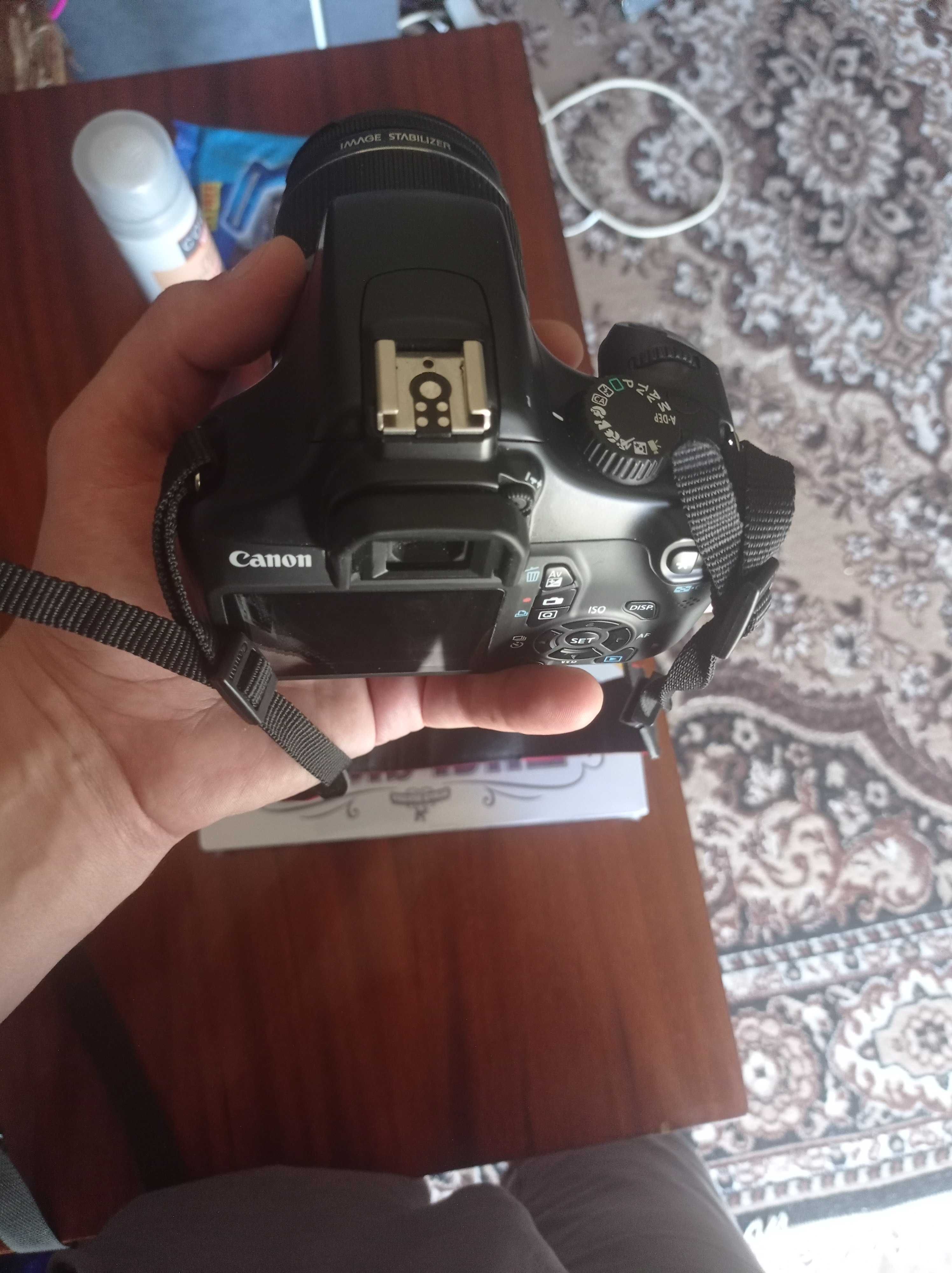 Canon DS126291 EOS1100D