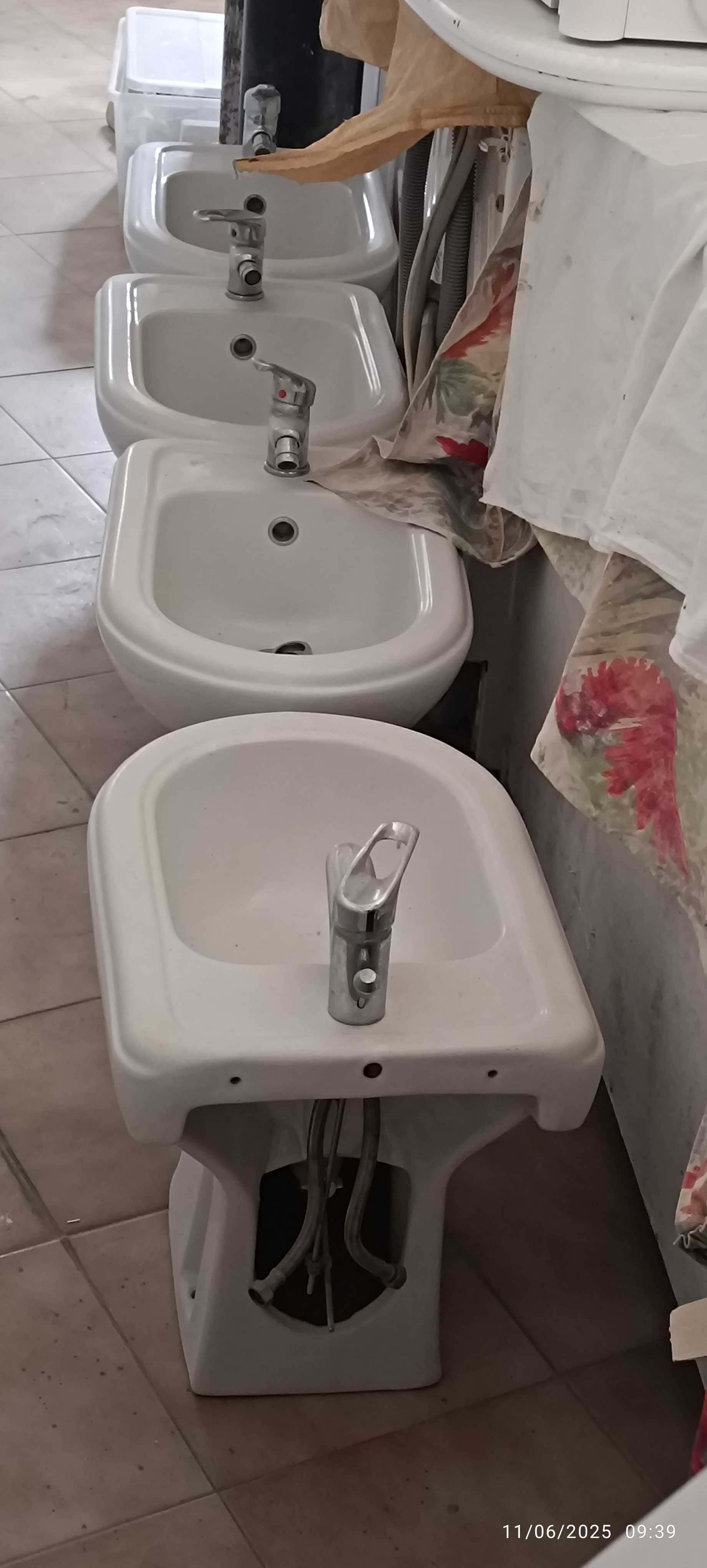 4 Sanitas e 6 bidés, marca Indusa