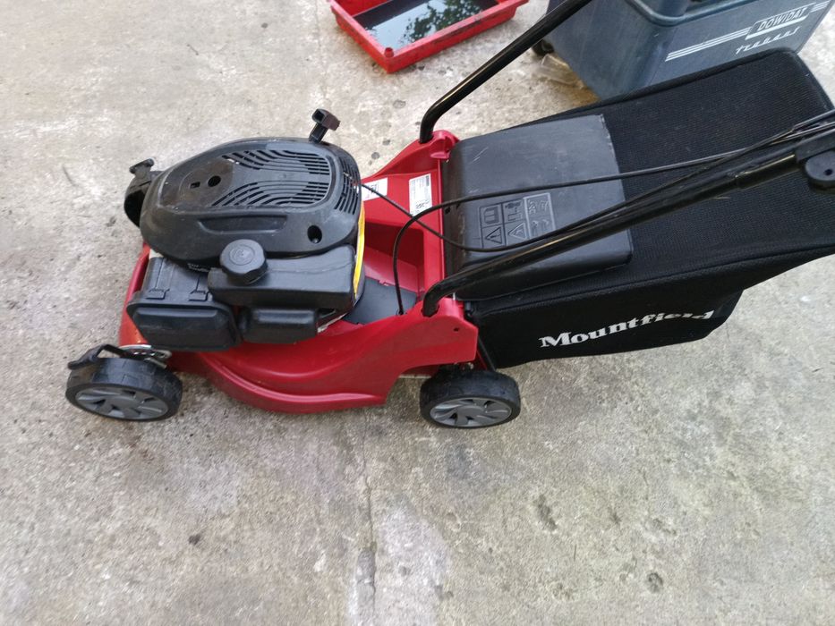 Kosiarka spalinowa z napędem MOUNTFIELD SP164