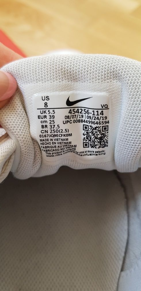 Damskie buty NIKE rozmiar 39 białe