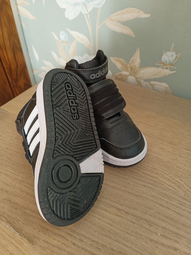 Tênis adidas tamanho 24