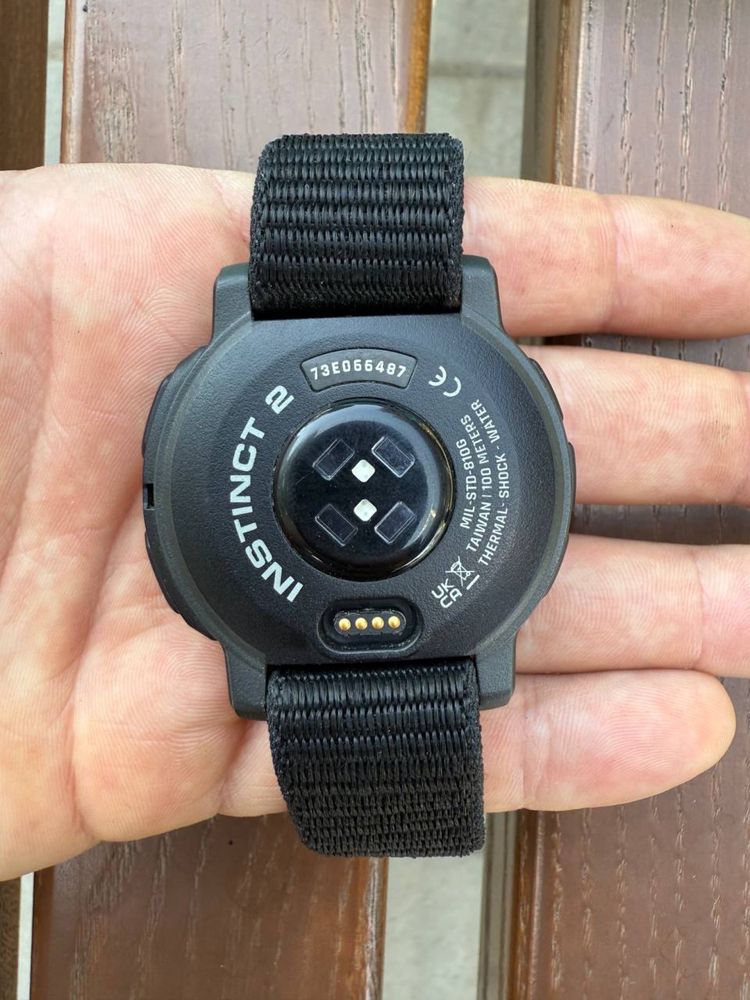 Міцний смартгодинник Garmin Instinct 2 Solar з GPS-приймачем.