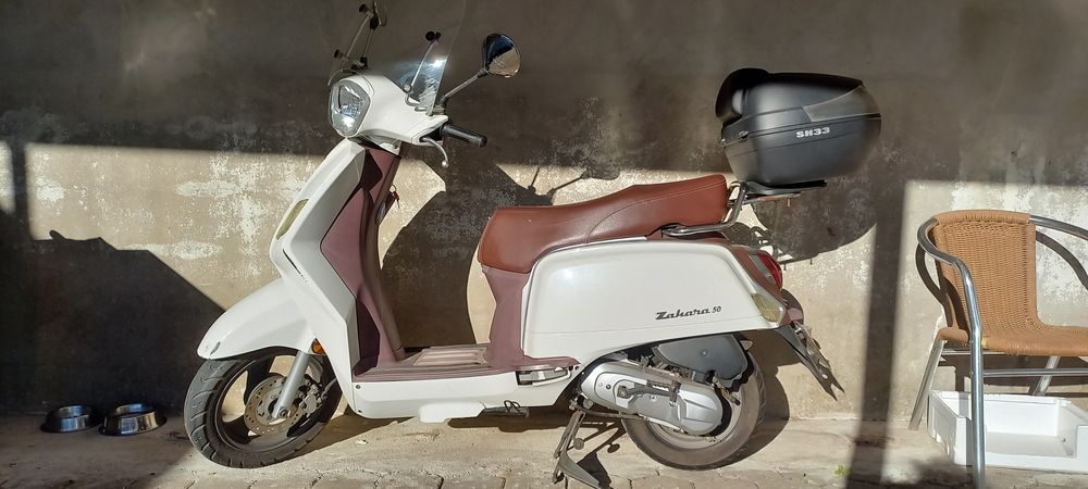 Ciclomotor marca Zahara