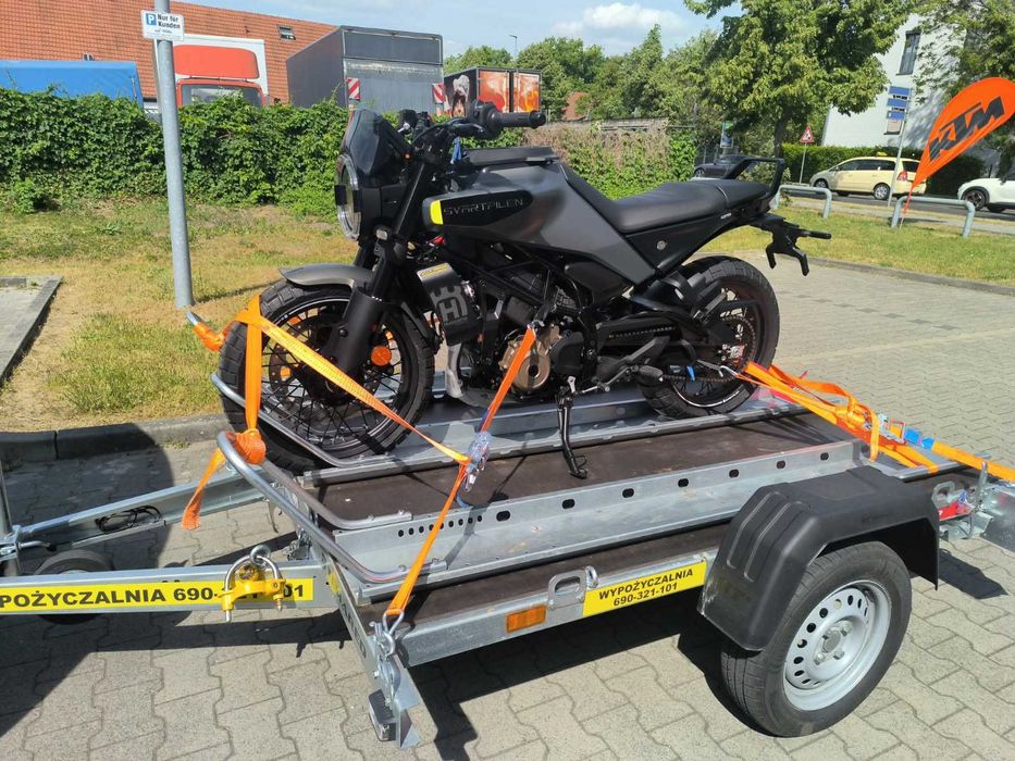 Wypożyczalnia. Przyczepa motocyklowa, do przewozu motocykli