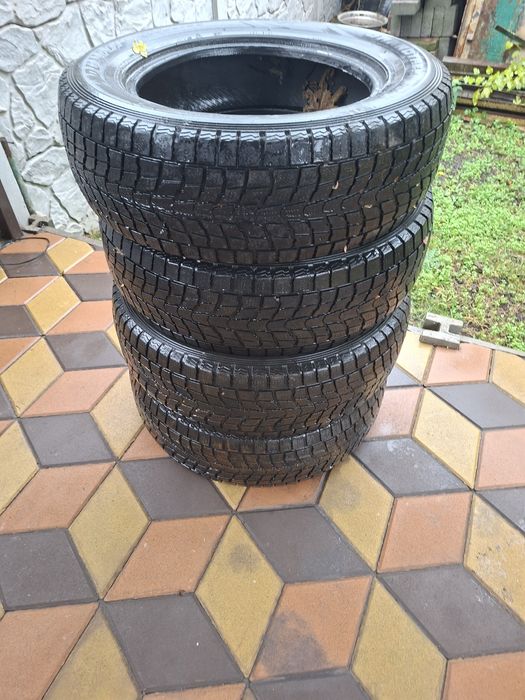 продам резину DUNLOP 235/65 r17 зима