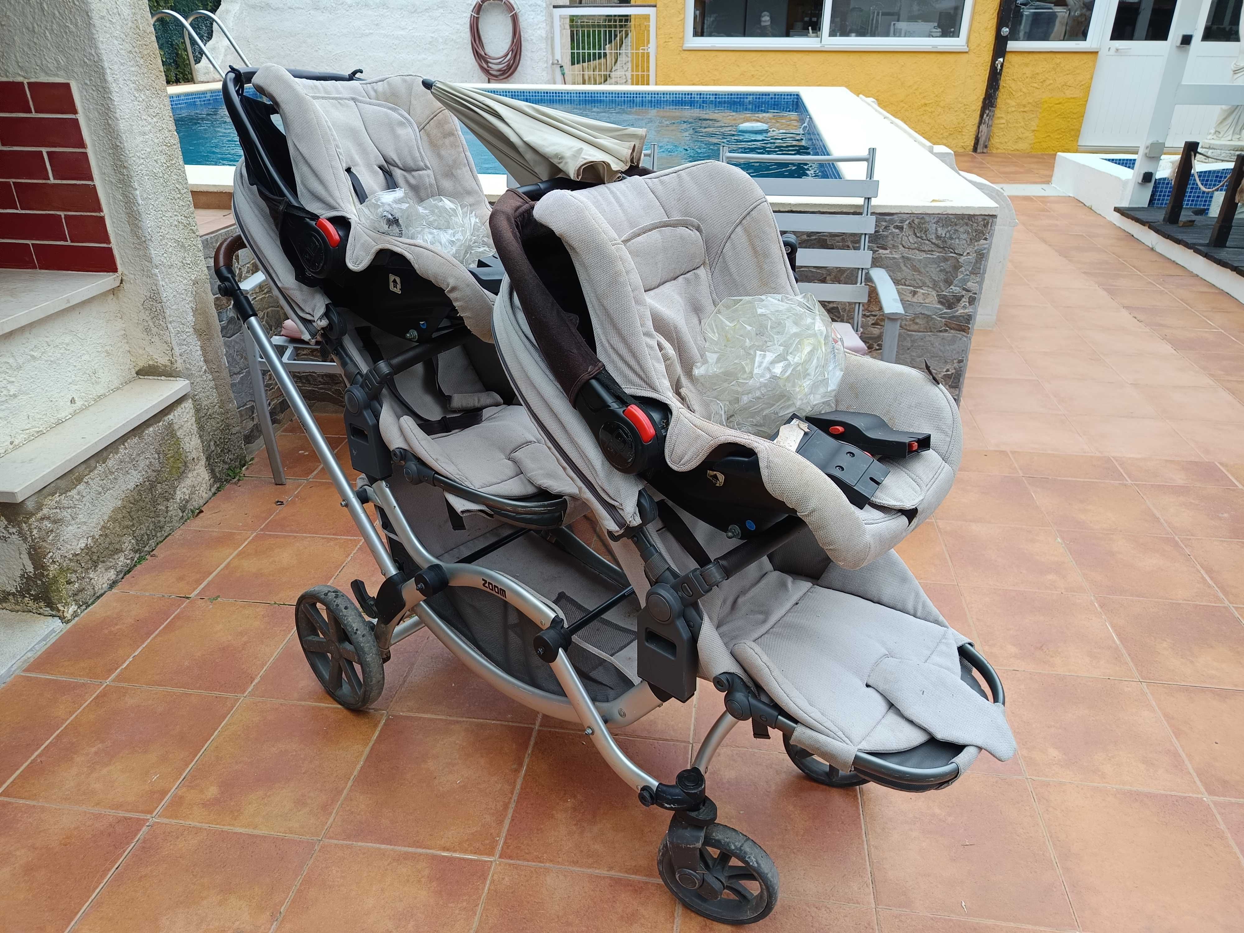 Carrinho de bebê de gêmeos