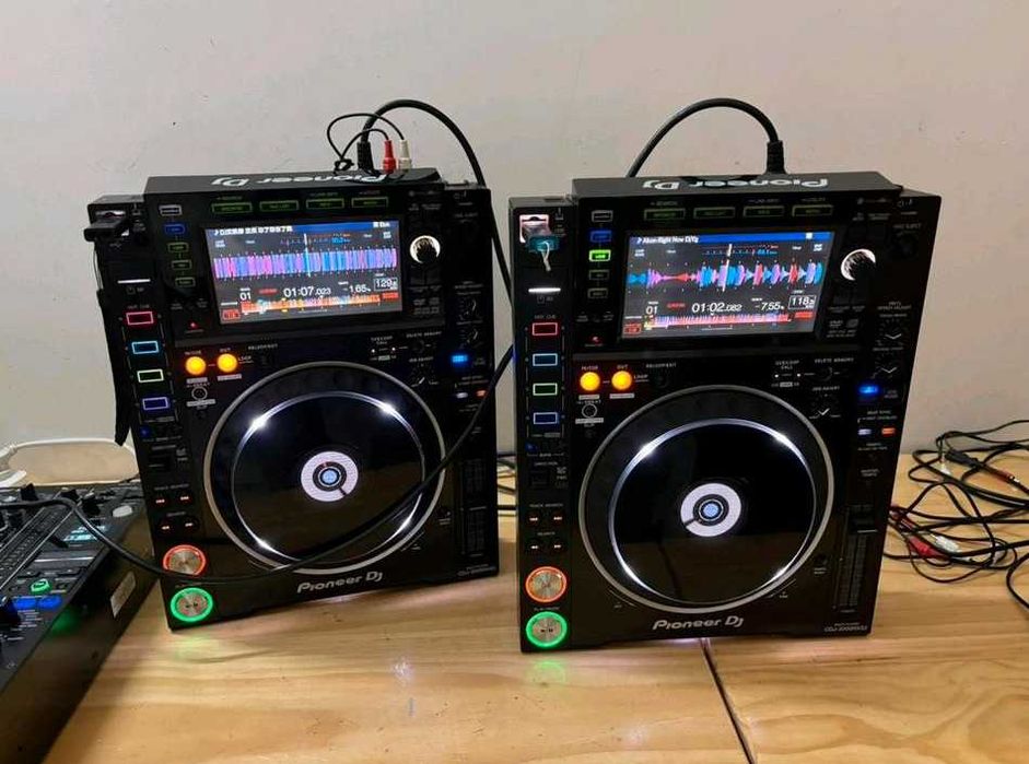 Dwa Pioneer CDJ 2000 Nexus 2 NX2