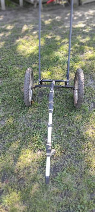 Бензиновый триммер для травы на колесах