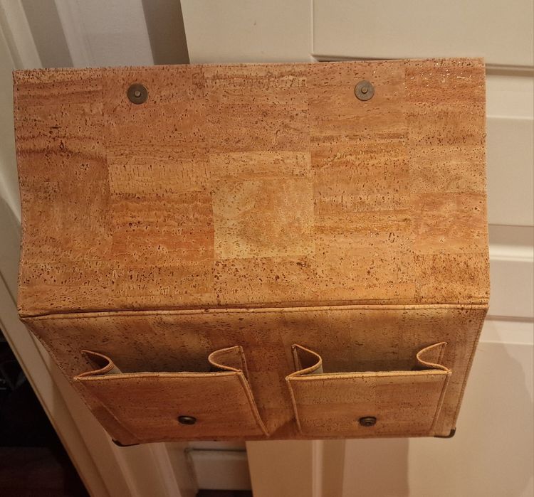 Pasta/mala de executivo em cortiça e pele, elegante e funcional