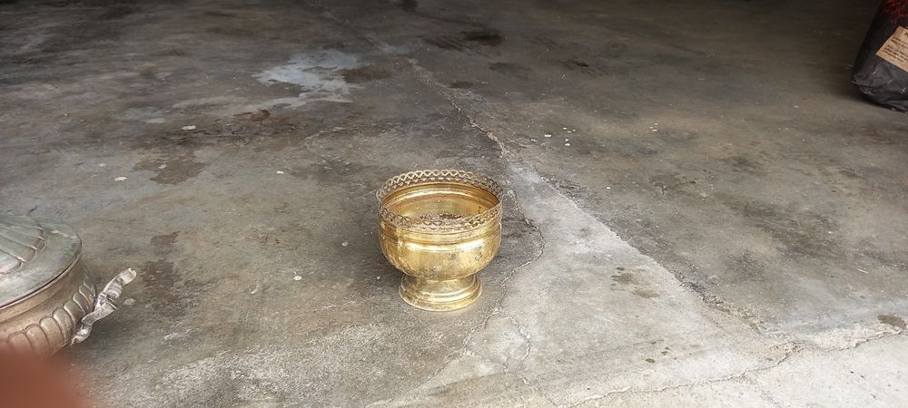 Taça em latão em bom estado
