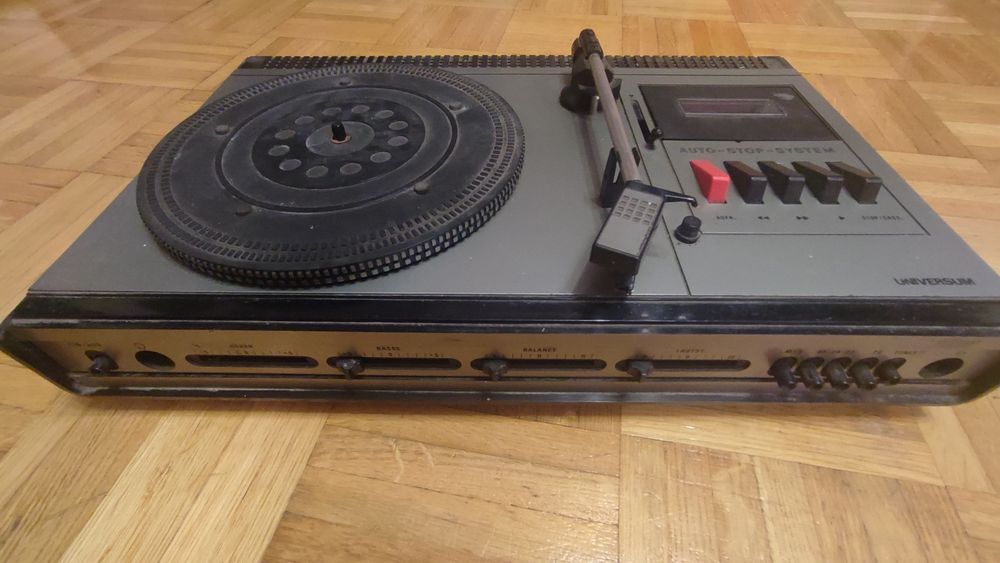 Gramofon z magnetofonem universum