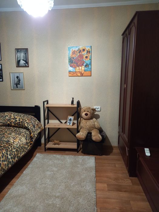 Сдам гарну двокімнатну квартиру по вул.Довженка для сім'ї.