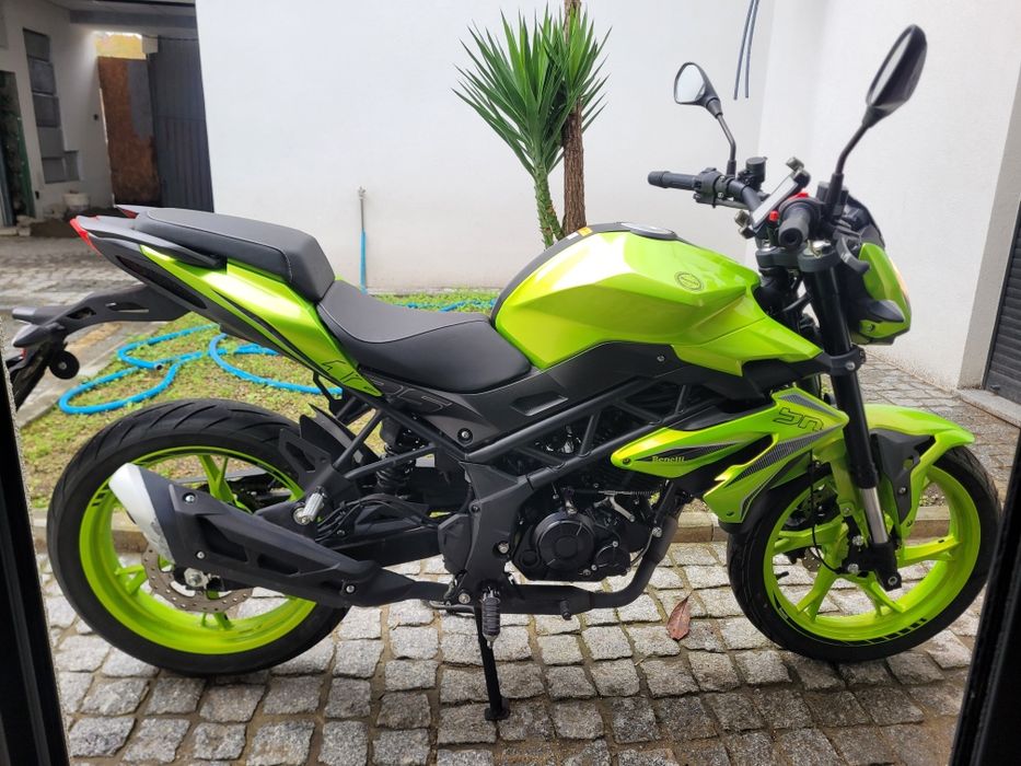 Benelli BN 125 - Ano 2023 - Apenas 3.000 km