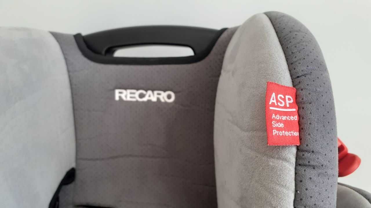 Дитяче автокрісло "RECARO Young Sport"