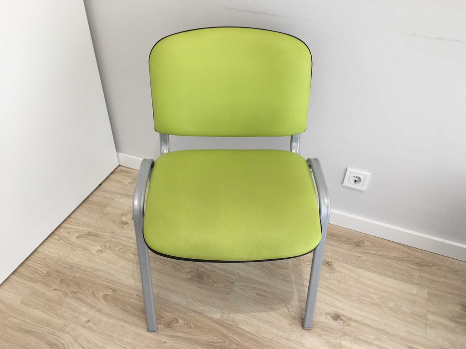 Cadeira em pele sintética