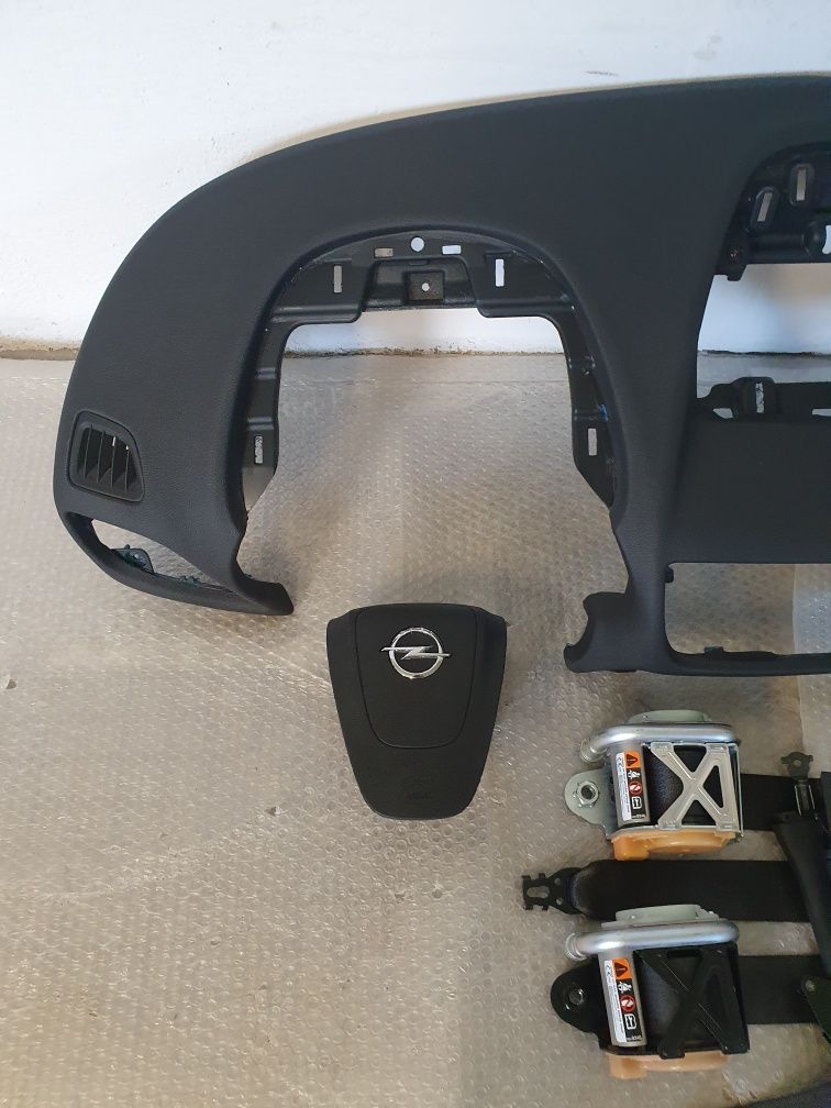 Opel Mokka deska rozdzielcza konsola kokpit airbag pasy