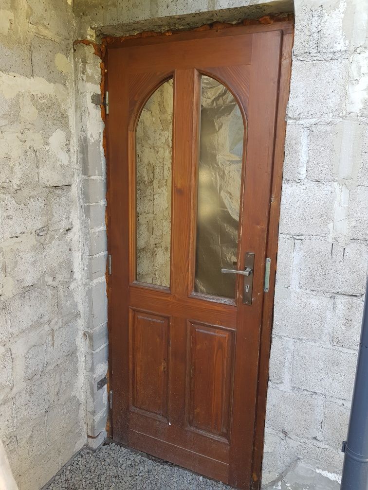 Drzwi zewnętrzne z litego drewna z demontażu 217/90