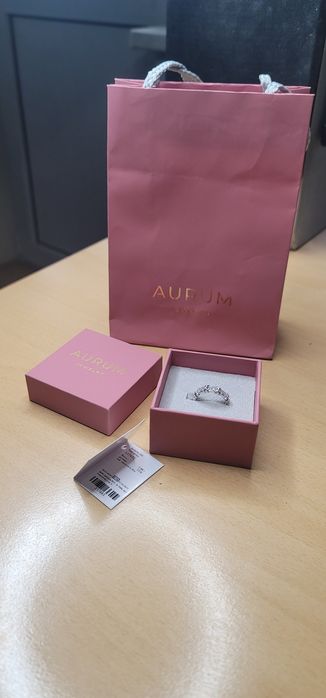 Золота каблучка з фіанітами у стилі Tiffany