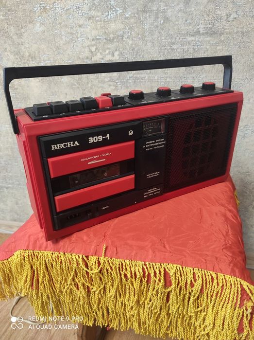 Переносной кассетный магнитофон Весна 309-1