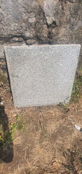 balcões em marmore e peças em granito para remates de balcões usados