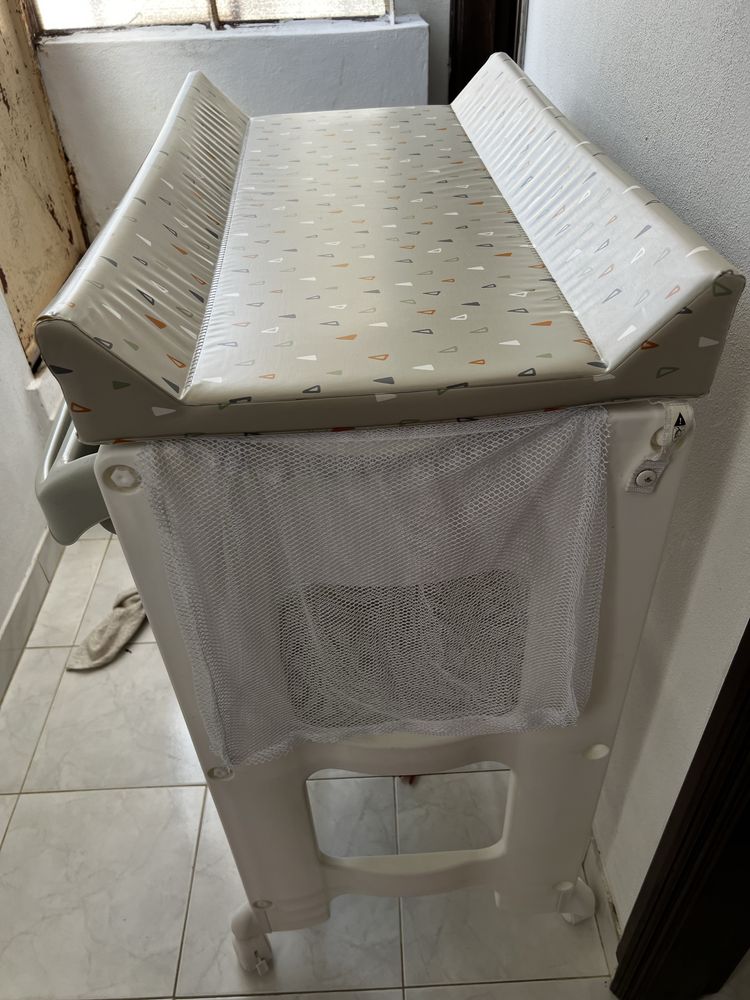 Banheira com muda fralda