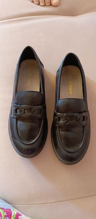 Дівчачі туфлі , шкільні