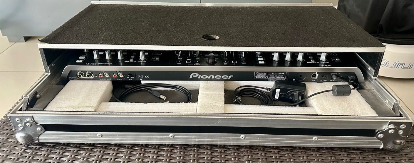 Controladora Pioneer DDJ T1 + Flightcase