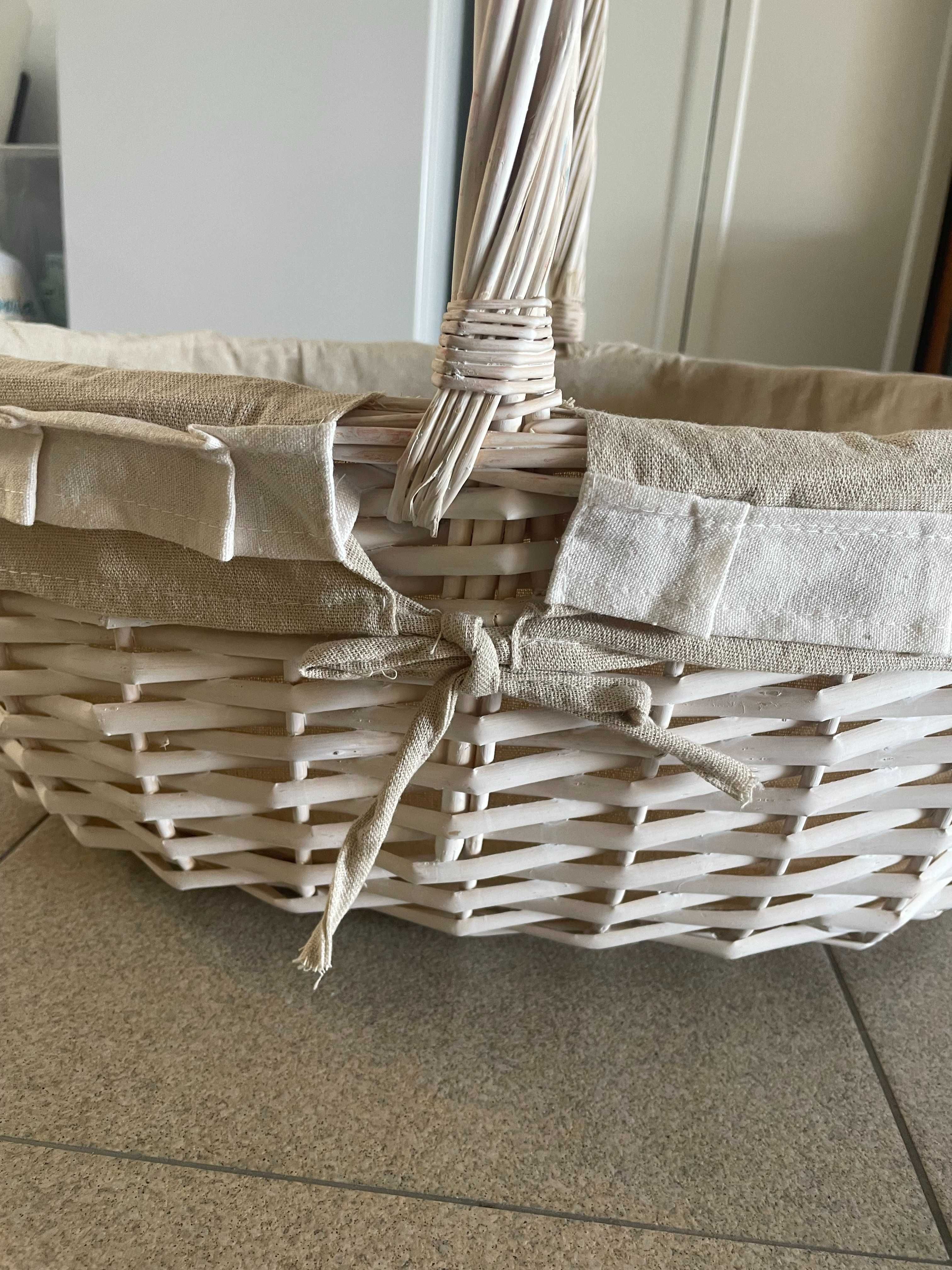 Cesta de vime branca com forro em tecido