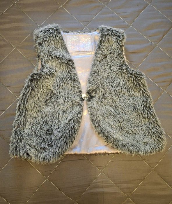 Тепла жилетка для дівчинки(8-10 років)