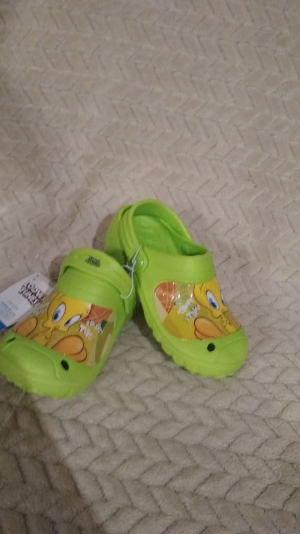 Nowe klapki na basen crocsy tweety r. 30