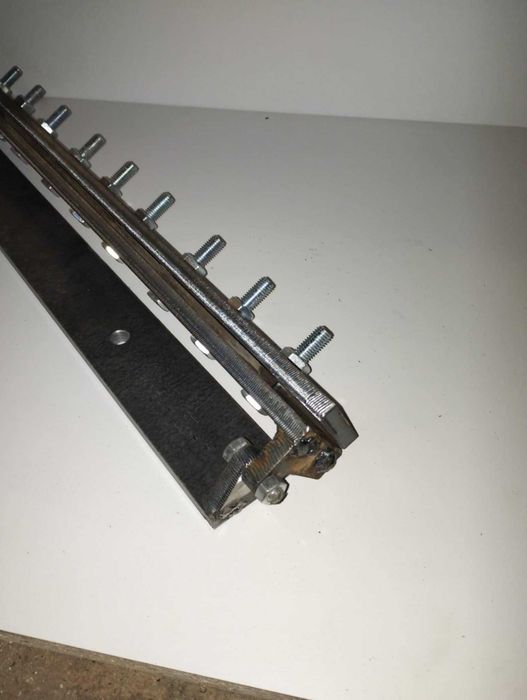 Przyrząd do ostrzenia noży. Stolik uchylny. Imadło uchylne.Knifemaking