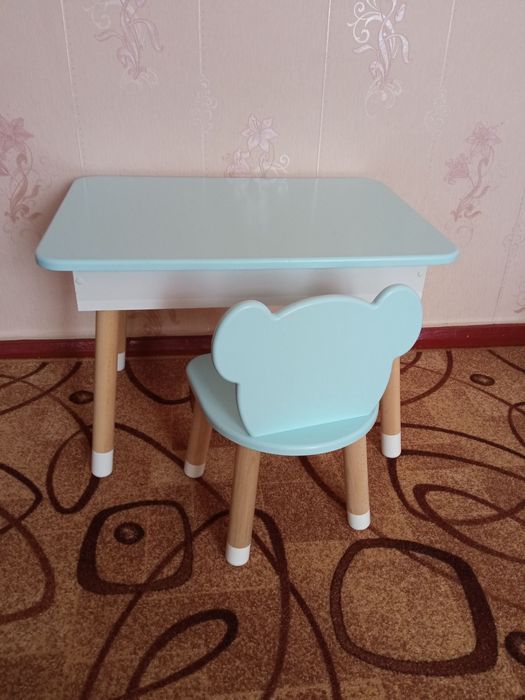 Дитяча парта з пеналом і стільчиком