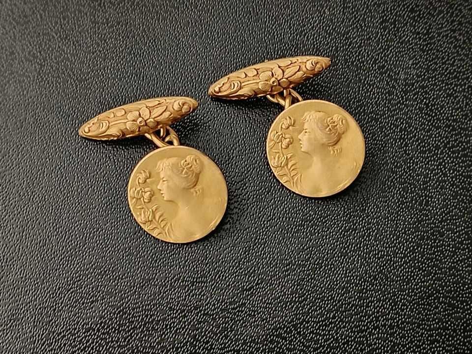 Raro par de botões de punho Arte Nova, plaqué ouro? século XIX - XX