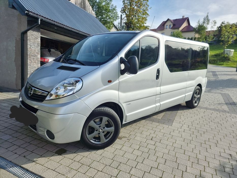 Opel vivaro 9 osób  2.0 d 2012r nawiewy klima alufelgi